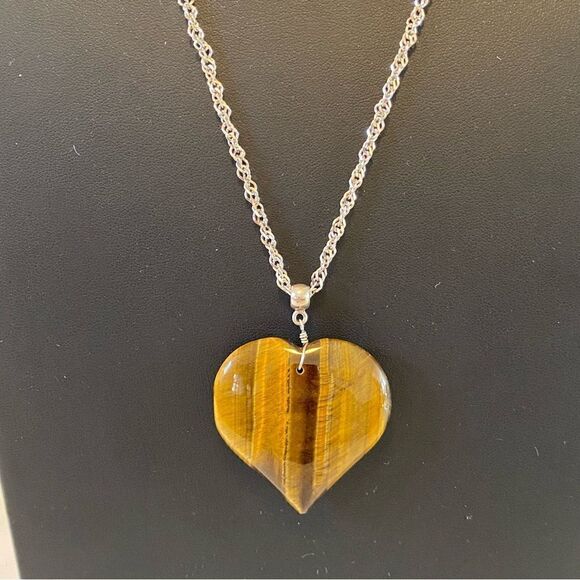 Milor Gorgeous Tigers Eye Heart Pendant on Diamond Cut Silver Toned Chain. - Picture 5 of 6